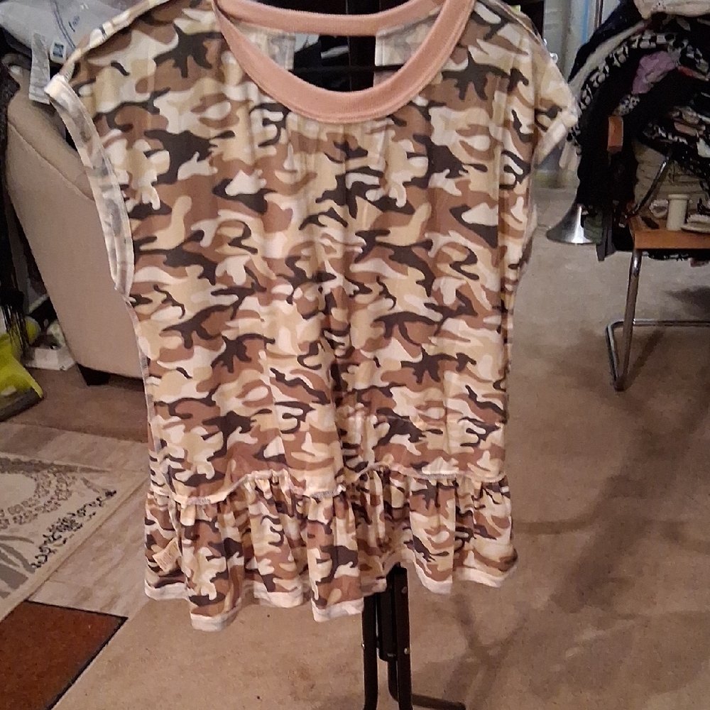 Hem & Thread Camouflage Short Sleeve Top